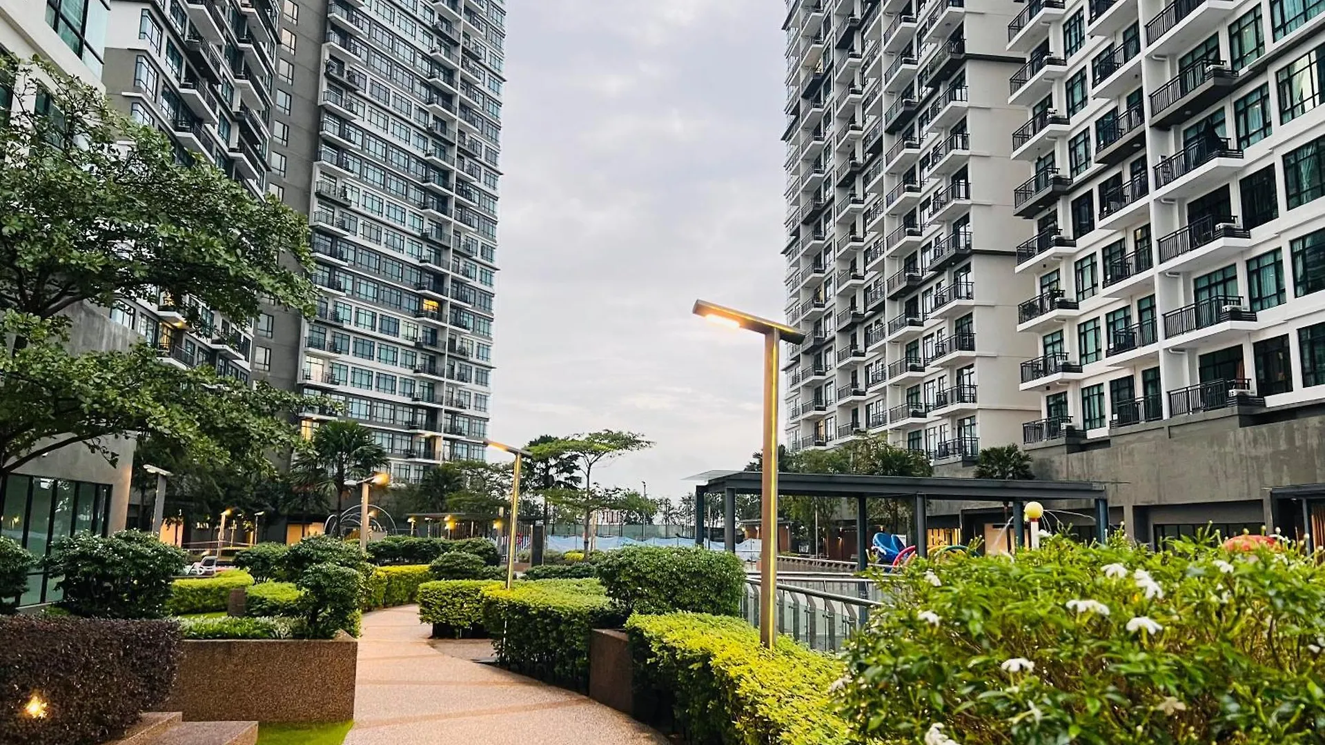 Molek High Floor Cozy Penthouse Apartment 5Br 12Pax By Our Stay Johor Bahru Malaysia